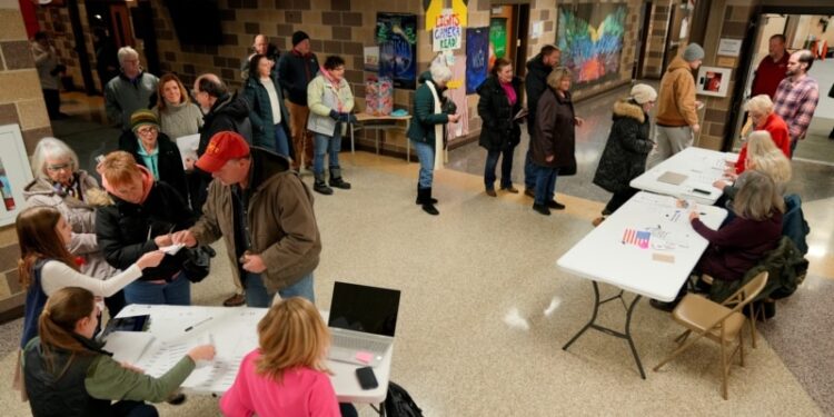 El expresidente Donald Trump se convierte en el rotundo ganador del Caucus de Iowa, obteniendo más del 50% de los votos.
