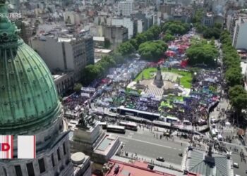 Gobierno de Milei resta importancia a paro nacional en Argentina