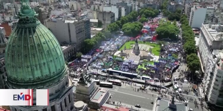 Gobierno de Milei resta importancia a paro nacional en Argentina