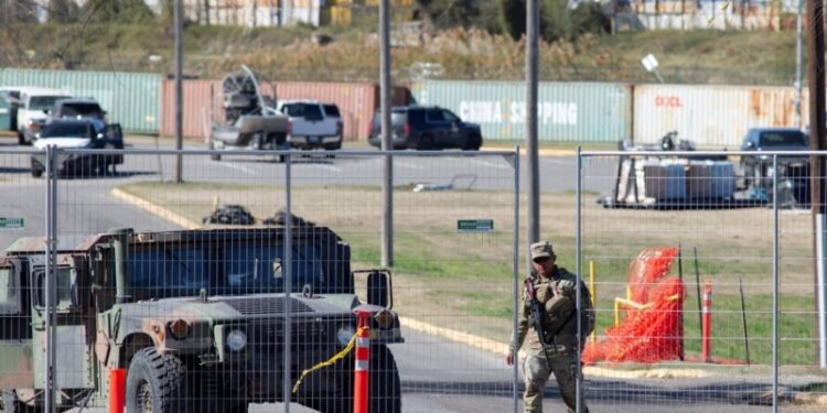 La Patrulla Fronteriza sostiene que las autoridades de Texas impidieron prestar asistencia a tres migrantes que murieron ahogados.