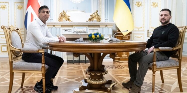 Primer ministro británico anuncia en Kiev nuevo paquete de ayuda a Ucrania