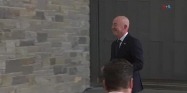 Presentan cargos de juicio político contra secretario de Seguridad Nacional de EEUU