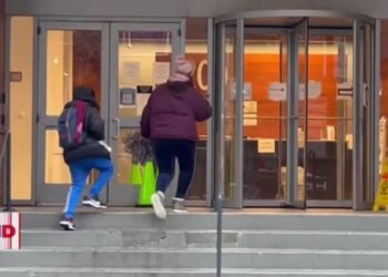 EEUU: Nueva York impone toque de queda en algunos refugios de migrantes