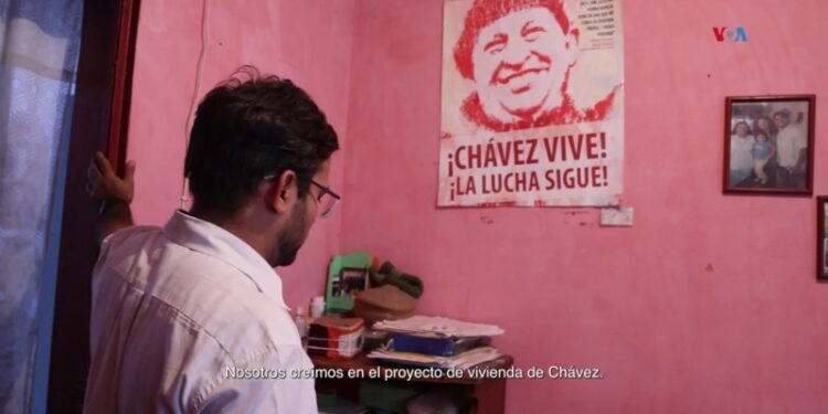 “Este gobierno no es chavista”: Leales a Chávez, desertores de Maduro 25 años después