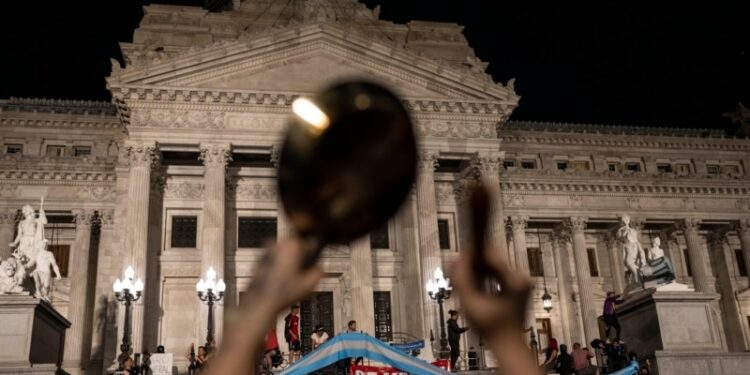 Argentina: Justicia laboral pone freno a decreto de Milei