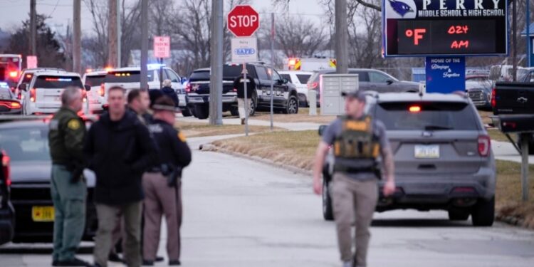 Tiroteo en una escuela secundaria en Iowa; alcance de las lesiones no está claro