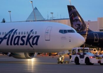 Avanza la investigación tras el incidente en un vuelo de Alaska Airlines