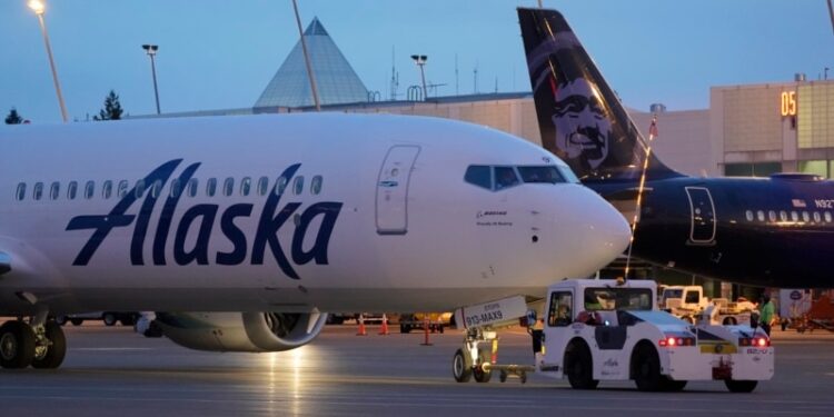 Avanza la investigación tras el incidente en un vuelo de Alaska Airlines