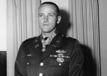 Roger Donlon, primer estadounidense honrado con Medalla de Honor en la Guerra de Vietnam, muere a los 89 años