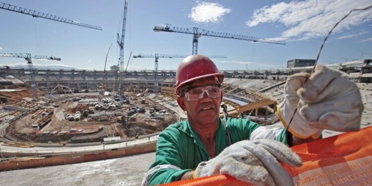 Brasil busca reforzar su sector industrial para disminuir la dependencia en las exportaciones