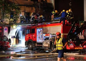 Al menos siete muertos en el incendio de un edificio en el este de China