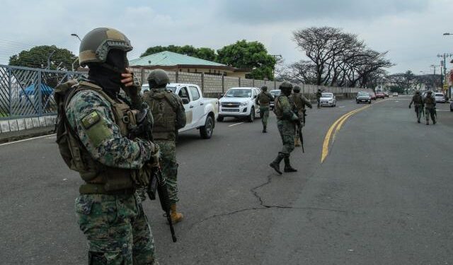 Policía de Ecuador dice haber desarticulado red de cámaras de banda criminal en Guayaquil