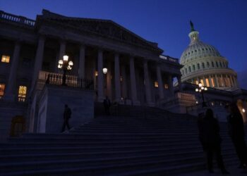 Arrestaron en Florida a tres fugitivos acusados del asalto al Capitolio de EEUU