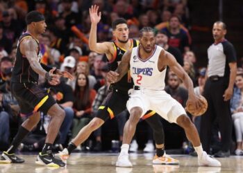 Kawhi Leonard renueva con los Clippers por tres años y 152 millones de dólares