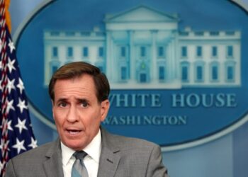 Casa Blanca afirmó que la ayuda militar a Ucrania se “detuvo por completo”