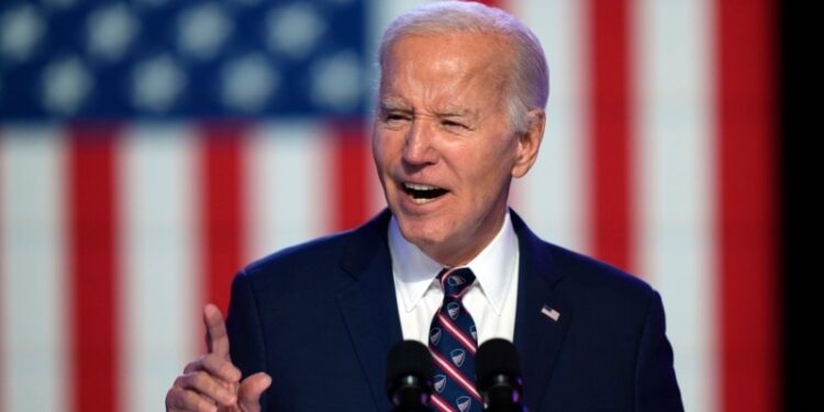 Las campañas de los principales candidatos a las elecciones presidenciales en EEUU continúan en medio de un turbulento escenario.