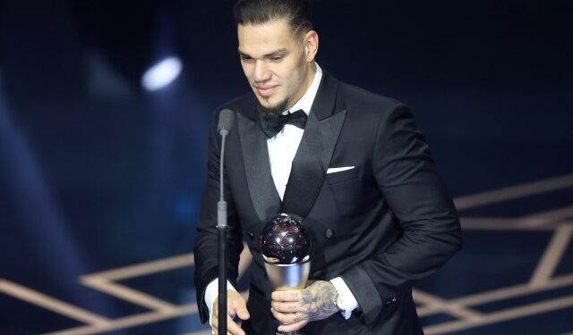 Ederson fue elegido como el mejor portero del año en los premios The Best