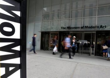 Artista de performance desnudo demanda a MoMA por agresión sexual
