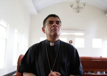 El Vaticano recibe al obispo Rolando Álvarez y 18 sacerdotes tras su excarcelación en Nicaragua