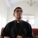 El Vaticano recibe al obispo Rolando Álvarez y 18 sacerdotes tras su excarcelación en Nicaragua