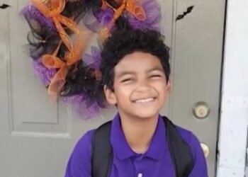 La trágica muerte de un niño pequeño sobreviviente de cáncer en Orlando al intentar recuperar una pelota