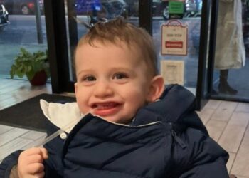 Dolor en Nueva York: Bebé muere quemado por fuga en el radiador, un día después de dar sus primeros pasos