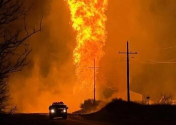 Pánico en Oklahoma: explosión de un gasoducto lanzó llamaradas a más de 150 metros de altura (VIDEO)