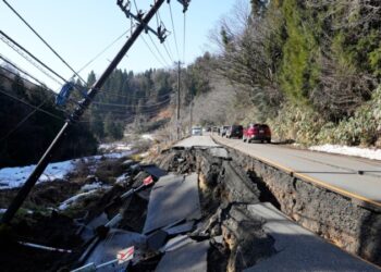 Sismos dejan al menos 48 muertos y destruyen construcciones en la costa oeste de Japón