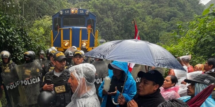 Protesta antigubernamental en Perú por privatización de venta de entradas a Machu Picchu