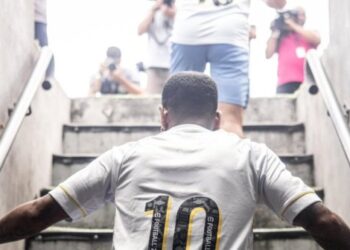 El futbolista venezolano que heredará la “10” del Santos que tenía Soteldo (Fotos)