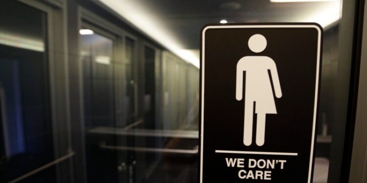 La CSJ decide no intervenir en debate sobre baños trans