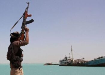 La importancia estratégica del estrecho de Mandeb, la zona donde los hutíes atacan a los barcos en el mar Rojo