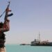 La importancia estratégica del estrecho de Mandeb, la zona donde los hutíes atacan a los barcos en el mar Rojo