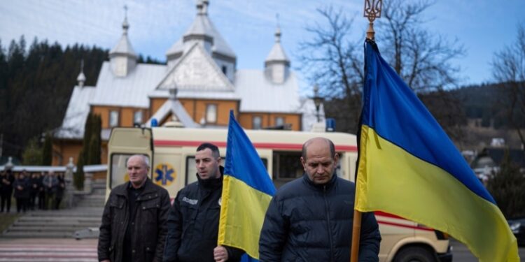Cómo se propaga la narrativa desinformante de una supuesta rendición por parte de Ucrania