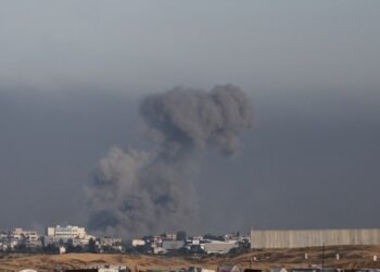 La ofensiva de Israel sobre Gaza se intensifica mientras civiles palestinos atacan a ciudadanos israelíes