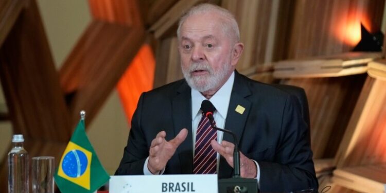 Presidente de Brasil despide al segundo al mando de la agencia de inteligencia