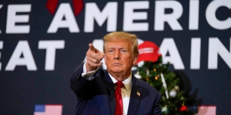 Donald Trump presentó este martes una apelación al fallo de la secretaria de estado de Maine.