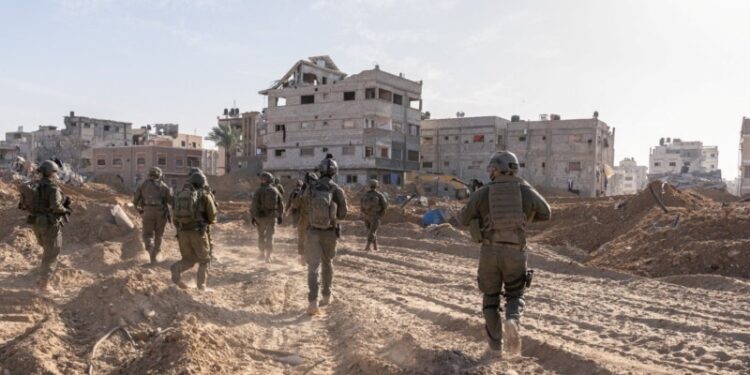 Videos de la guerra entre Rusia y Ucrania se usan para desinformar sobre Israel-Hamás y Yemen