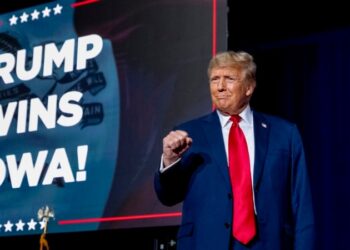 Trump gana los caucuses o asambleas partidarias de Iowa