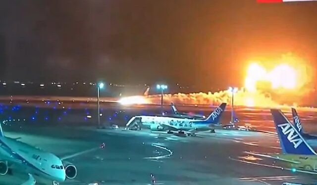 EN VIDEO: El momento en que un avión de Japan Airlines se incendia con cientos de pasajeros a bordo