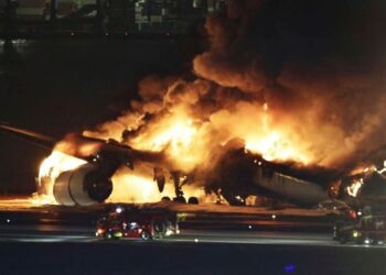 El angustiante momento que vivieron los pasajeros del avión de Japan Airlines incendiado en Tokio (VIDEO)