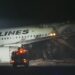 Un avión con unos 400 pasajeros se incendia en el aeropuerto japonés de Haneda (VIDEO)