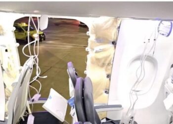 “Voy a morir”: El pánico se apoderó de los pasajeros de Alaska Airlines cuando explotó la ventanilla (VIDEO)