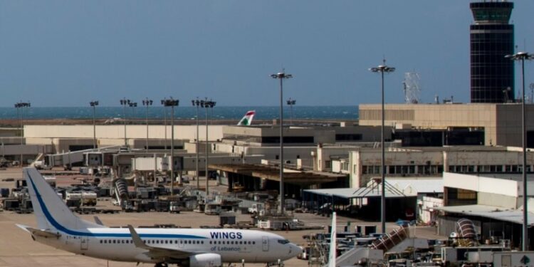 Grupos anti-Hizbulá hackean pantallas de información de aeropuerto de Beirut