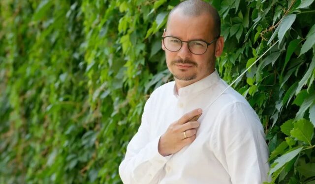 Venezolano cambió las vidas de refugiados al invitarlos a su orquesta (VIDEO)