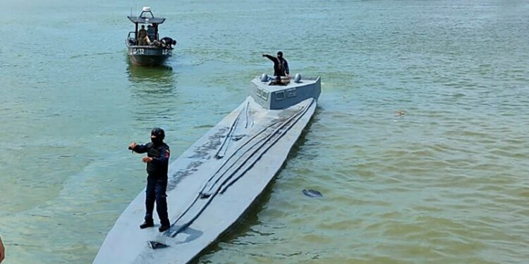 Así operan los semisumergibles cargados con cientos de kilos de cocaína que salen de Colombia