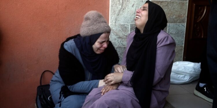 Hamás dice que nuevo ataque aéreo israelí mató a 14 personas en Gaza