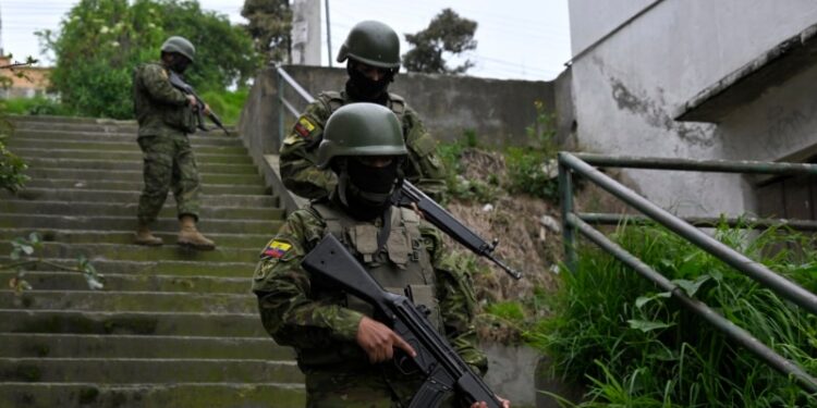 Ecuador intensifica controles y revisiones en calles por violencia; plantea medidas económicas
