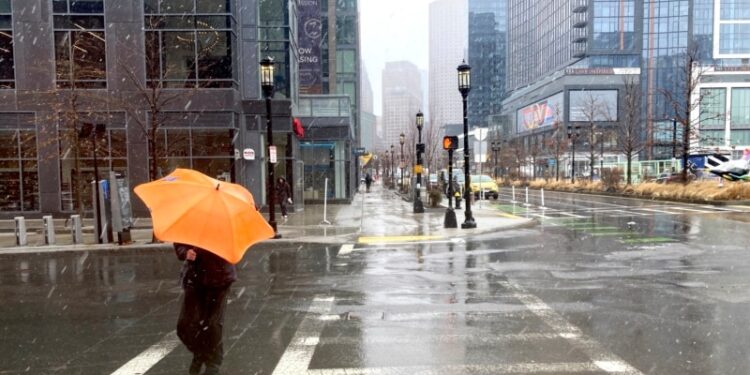 Noreste de EEUU se prepara para tormenta que amenaza con arrojar nieve, lluvia y hielo este fin de semana