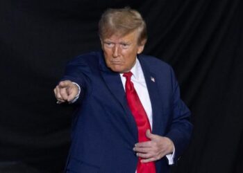 Trump testificó brevemente en el juicio contra la escritora E. Jean Carroll